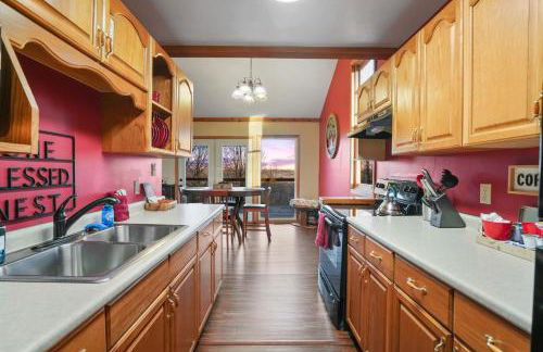 Hot tub, fireplace, fire pit, pool table, grill, EV, pets, HOA lake - Photo 21