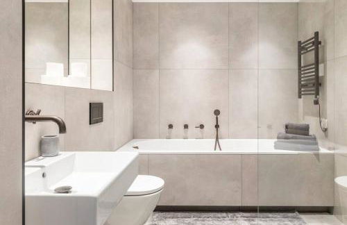 3 Bedroom, 3 bathroom large flat with sea views! - Foto 38