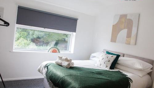 Trendy 7-Bed Home for Contractors & Families in St Helens - Foto 3, towels