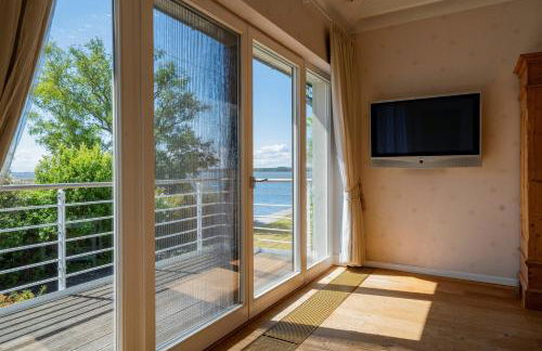 Ferienhaus Peeneblick - exklusives Traumhaus in Direktlage am Wasser mit Bootssteg und Aussensauna - Foto 15