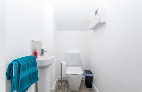 Willow by Alt-Stay - 3 Bed Home - Parking, WiFi & EV Plug - Contractors & Relocations - Weekly & Monthly Rates - Foto 23