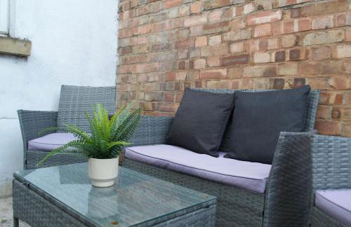 Stylish 2-Bed Garden Flat, 5 Mins to Brixton - Photo 34