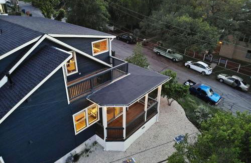 Bachelor/Bachelorette Mansion In the Heart of ATX - Photo 29