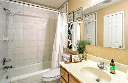 Upscale Home with Views and Game Room! - Foto 21