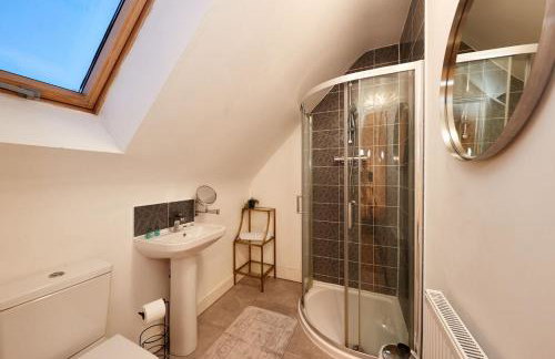 Spacious Home For Contractors,Families,Groups, Sleeps 10, Free Parking - Foto 4