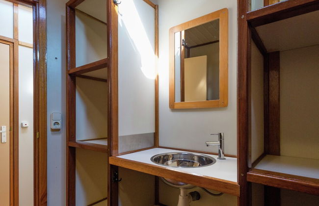 Boat in Leiden Near City Center & Museums - Foto 4