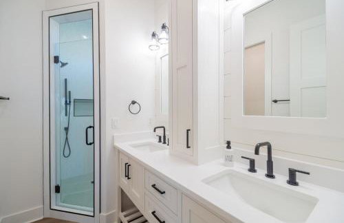 4BR Beach Haven - Deck, Gourmet Kitchen, Tiki Bar Fun - Foto 43