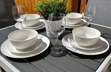 3 bedroom - 2 bathroom Townhouse in Corstorphine Near Murrayfield Stadium - Direct Bus To Edinburgh City Centre in 20 Minutes - Two Private Parking Spaces - Private Sunny Garden - Recently Refurbished - Foto 26