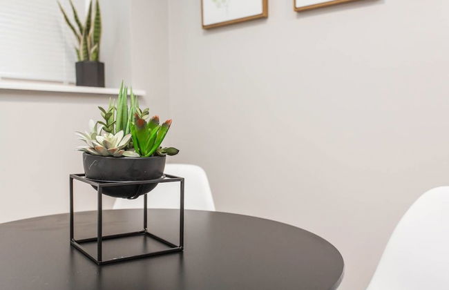 Mid Century Gem Comfort, Close to Train 3bd - Foto 13