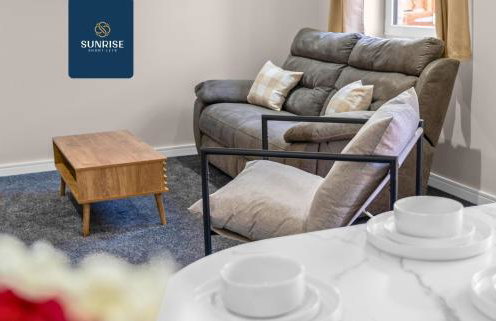 L2 - INVOICE and REDUCED PRICE only via SUNRISE SHORT LETS DUNDEE, Stunning 4 Bed House with 6 Beds and 3 bathrooms, TVs in each room, Free Parking, Fully Equipped, Local Amenities, Easy Ring Road Access, Special Rates and ONLY 9 Mins to STANNERGATE Ports - Foto 33