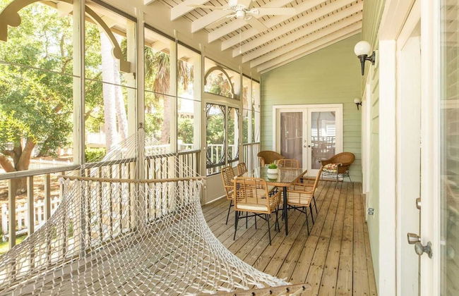 75 Grand Pavilion by Avantstay Steps From Beach + 2 Community Pools - Photo 7