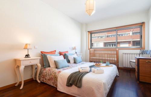 Host Wise - Homely Large Flat - Balcony - Foto 1