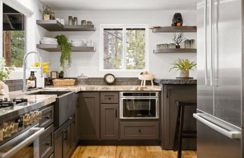 Luxe Lakefront with Hot Tub, Fire Pit, Game Room, Boat Dock - Foto 10