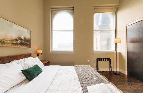 Downtown Luxe 2BR Loft Apt - Sleeps 6-7 - Walkable - Foto 13