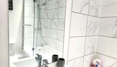 Spacious Southampton City Apartment with Courtyard - Foto 2