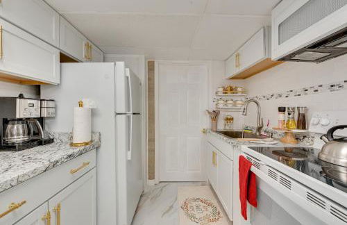 1 Mi to Downtown Salem Vacation Rental! - Photo 13