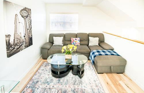 Unique 3-Level Loft with One bedroom & Two Full Bathroom - Foto 18