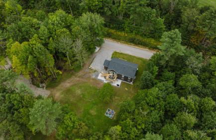 NEW! Modern Getaway - Hot Tub l Fire Pit l Pool table - Foto 43