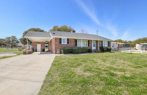 Spacious Home with Waterfront View-Welcome Pets - Foto 1