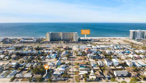 March Sale! Walk to Beach - Large Private Yard - Fire Pit - Dog Friendly - Foto 3