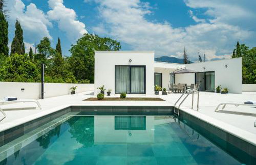 Villa Luce - Photo 1