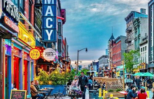 1850s historic Row House 7min train to NYC with private backyard - Foto 66