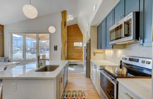 Fireplace and Deck Modern Cabin in Grand Lake! - Foto 7