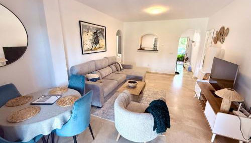 No1 - Beachfront Estepona, close to port, 2 bedroom, 2 bathroom, sleeps 5 - Photo 2