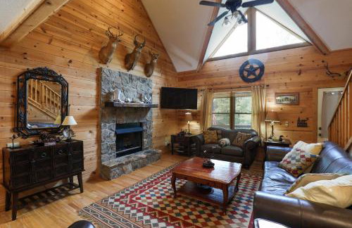 3-Story Private Cabin with Hot Tub and Fire Pit - Foto 1