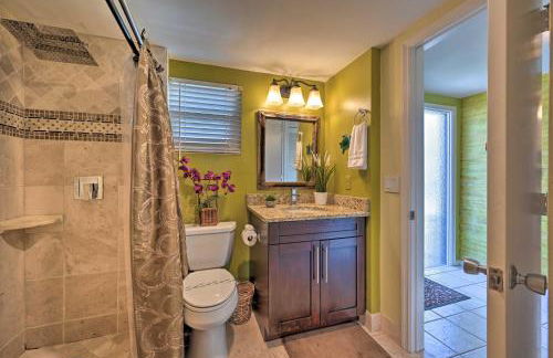 Relaxing Waterfront 2-Story Retreat with Pool Access - Foto 20