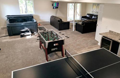 Spacious Ski Chalet W Indoor Hotub & Sep Suite! - Foto 6