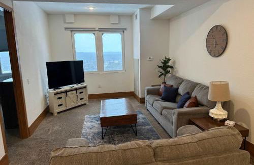 3BR Luxury Suite with Parking at The Grand Castle - Foto 21