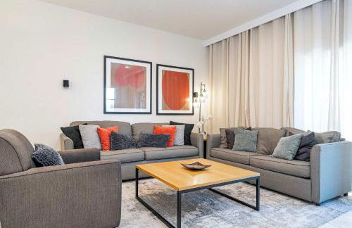 Spectacular House with 3BR - Private Pool, BBQ - Minutes from Disney! - Foto 24