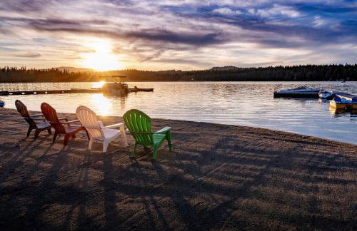 Charming Lakefront Cabin with Deck and Fire Pit! - Foto 24