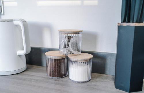 BIG House for Business Stays in Barnsley with 6-bedrooms & 8 Beds by PureStay - Foto 28