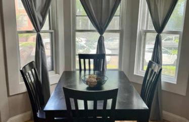 Jungle House Columbus Downtown Free Parking Sleeps 8 - Near Convention Center & Nationwide Arena - 2BR Short North Luxury Home - Over 5,800 Five Star Stays - Foto 2