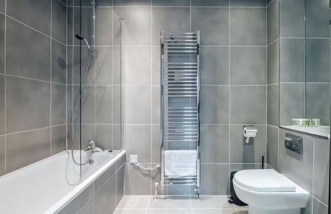 Notting Hill 2-bed Apt With Balcony, 1 min to Tube - Photo 15