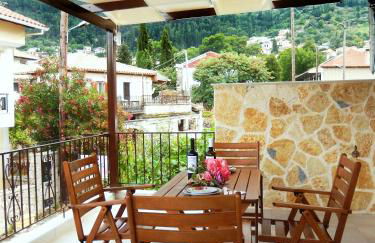 Portico Cozy Home - Photo 12