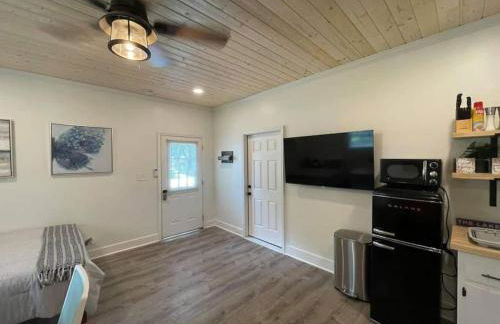 Beautifully Renovated Studio 2 Miles From Marina! - Foto 7