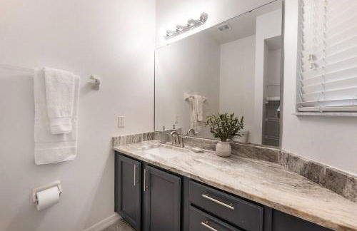 Stay Close to Disney in Your 3-Bedroom Haven - Foto 15