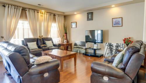 6 Mi to DIA Spacious Home with Backyard in Denver! - Foto 5