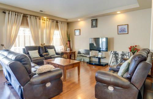 6 Mi to DIA Spacious Home with Backyard in Denver! - Foto 5