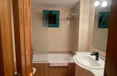 Traveler's Beach Apartment with sea view, free coffee & parking - Photo 7