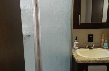 RV11 XLR - 27' Family Toy Hauler - Sleeps 6 - Foto 17