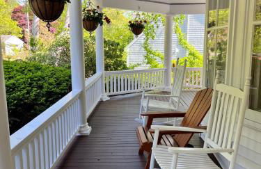 Big New England Family Home; walk to beach, shops - Foto 5