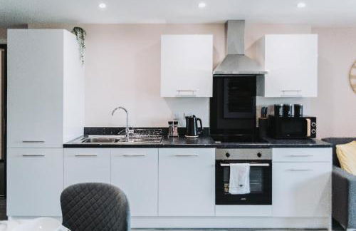 2 Bed 2 Bath Apartment Close to City Ctre Sleeps 5 -Free Parking - Foto 16