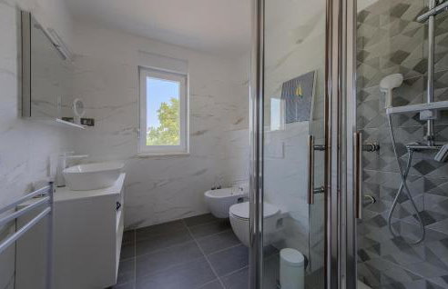 Awesome Home In Brtonigla With Sauna - Photo 37