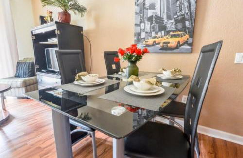 2 Bedroom private lakeview by Conference Center and Epic Universe walking distance - Foto 22