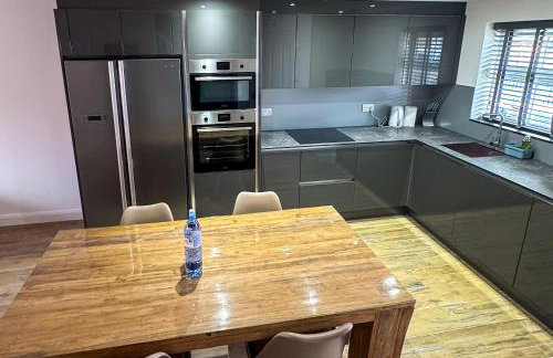 Lux House, Jennett's Park - Photo 14