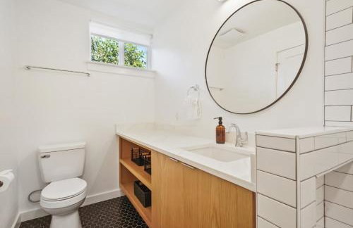 Trendy Remodeled Home by SoCo w Nice Outdoor Space - Foto 26